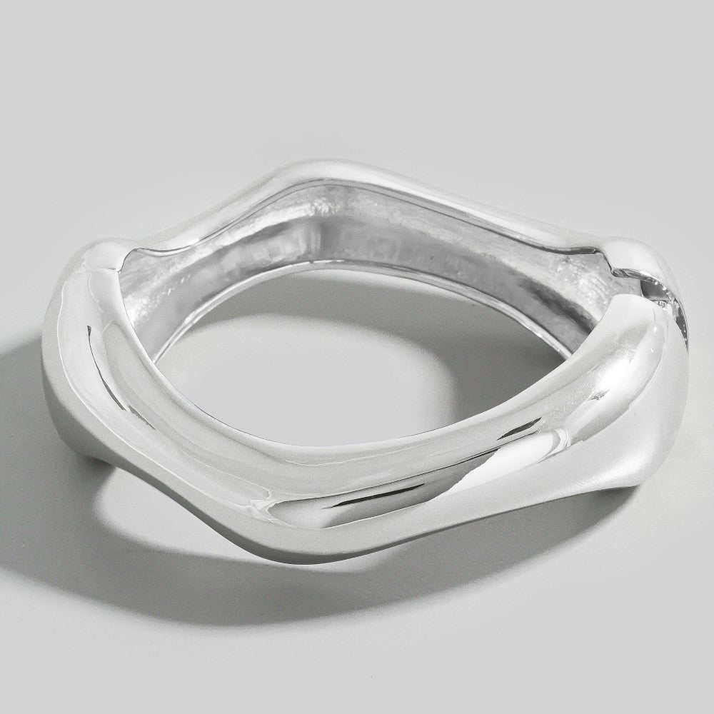 SILVER WAVY METAL BANGLE