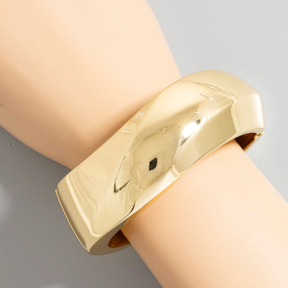 WAVY METAL BANGLE