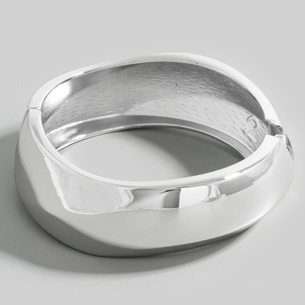 SILVER WAVY METAL BANGLE