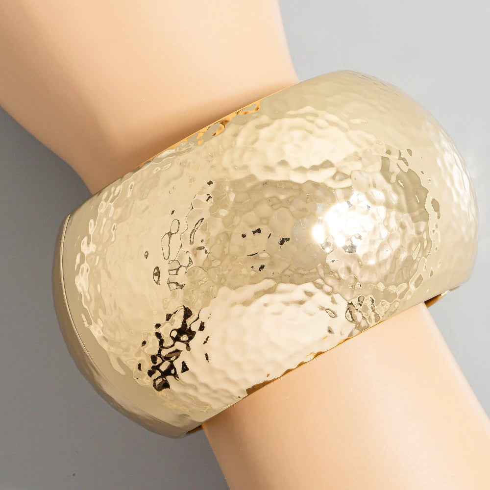 HAMMERED CHUNKY GOLD BANGLE