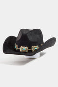 BLACK COWBOY HAT WITH BAND CHAIN DETAIL