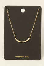 GOLD NECKLACE WITH A TWIST