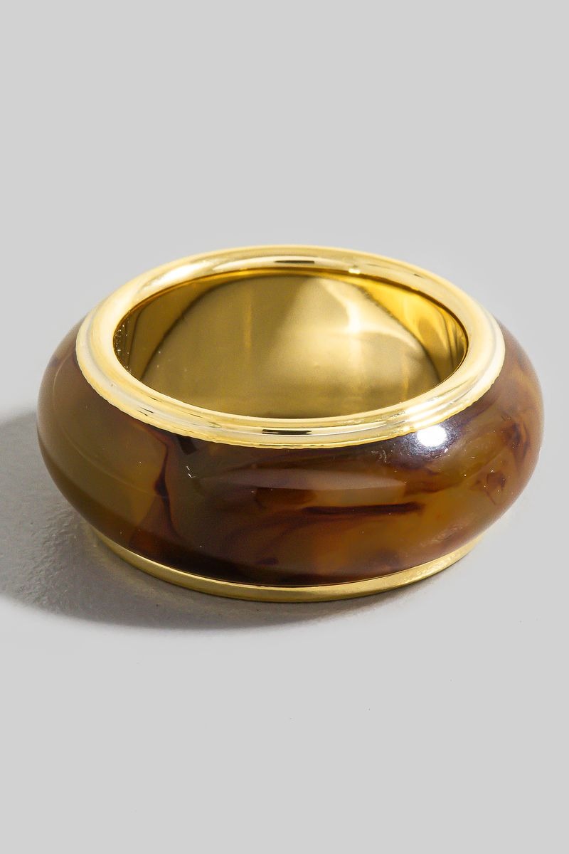 ROUND ACRYLIC BROWN AND GOLD BAND RING