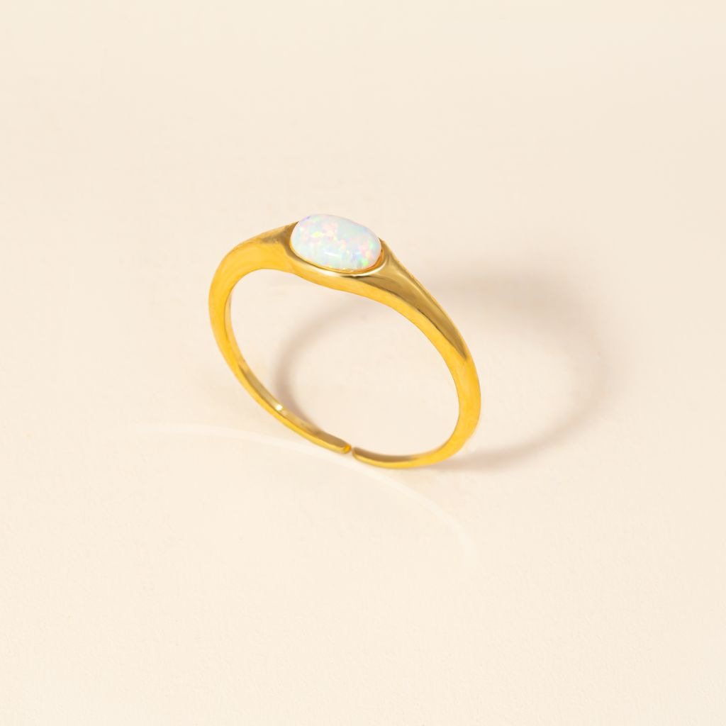 GOLD OVAL OPAL STONE RING