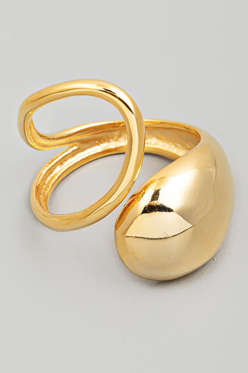GOLD ROUND STATEMENT RING